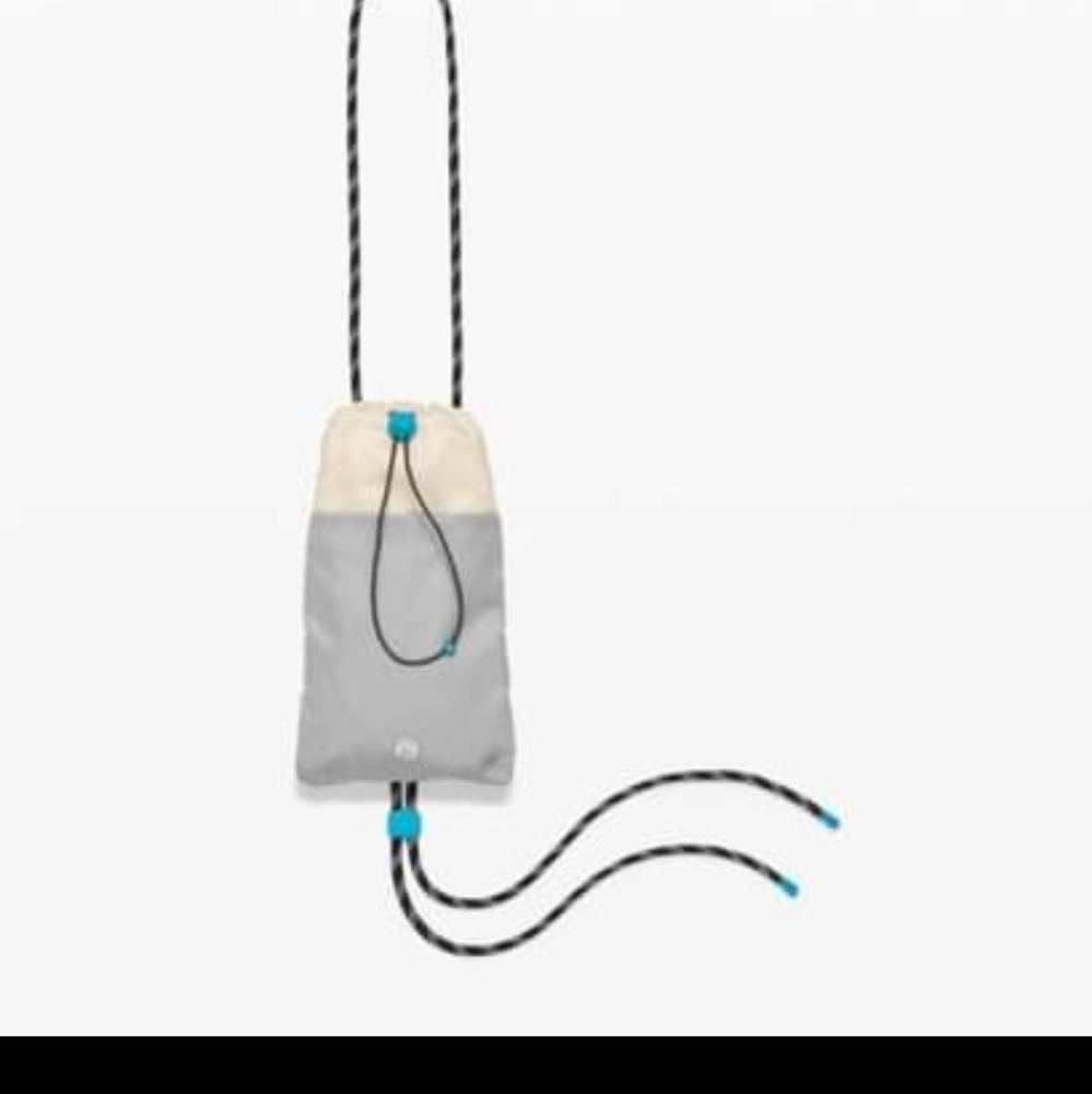 Lululemon Play it Forward Crossbody Pouch (NWT)